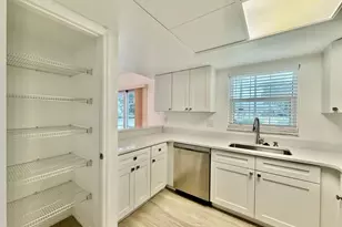 8801 Bay Pointe Dr, Tampa, FL 33615 - Photo 5