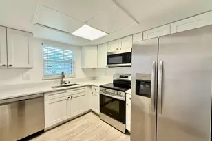 8801 Bay Pointe Dr, Tampa, FL 33615 - Photo 9