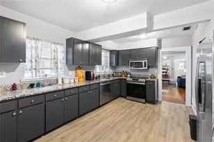 1527 13th St S, Saint Petersburg, FL 33705 - Photo 5