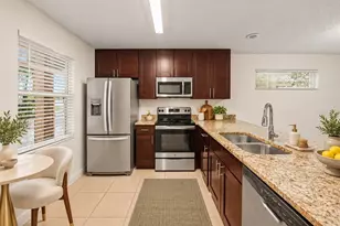 6915 Lakeview Ct, Tampa, FL 33634 - Photo 7