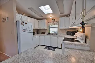 223 Hibisco Dr, North Port, FL 34287 - Photo 3