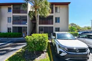 3853 S Lake Dr, Tampa, FL 33614 - Photo 17