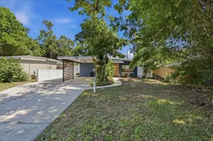 664 60th St S, Saint Petersburg, FL 33707 - Photo 1