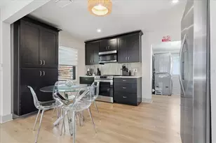 664 60th St S, Saint Petersburg, FL 33707 - Photo 9