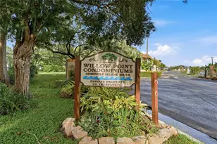 10142 Seminole Island Dr, Largo, FL 33773 - Photo 5