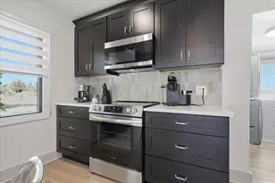 664 60th St S, Saint Petersburg, FL 33707 - Photo 11
