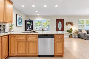 2429 Park St N, Saint Petersburg, FL 33710 - Photo 9