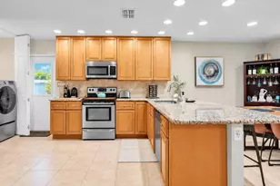 2429 Park St N, Saint Petersburg, FL 33710 - Photo 7