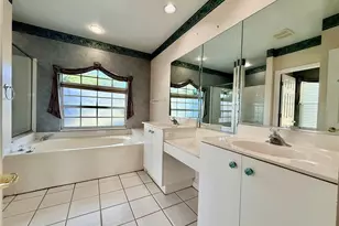 5829 Carriage Dr, Sarasota, FL 34243 - Photo 21