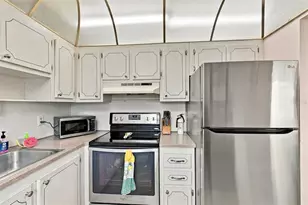 1802 Bedford Ln, Sun City Center, FL 33573 - Photo 9