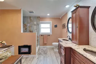 1710 New Bedford Dr, Sun City Center, FL 33573 - Photo 15