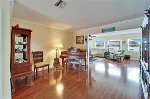 1710 New Bedford Dr, Sun City Center, FL 33573 - Photo 9