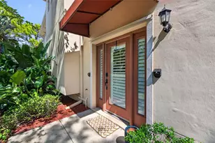 252 Valencia Cir, Saint Petersburg, FL 33716 - Photo 5