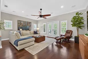 252 Valencia Cir, Saint Petersburg, FL 33716 - Photo 17