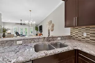 252 Valencia Cir, Saint Petersburg, FL 33716 - Photo 11