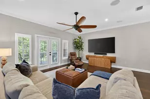 252 Valencia Cir, Saint Petersburg, FL 33716 - Photo 21