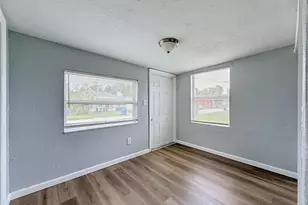 2135 Oakley Ave S, Saint Petersburg, FL 33712 - Photo 3