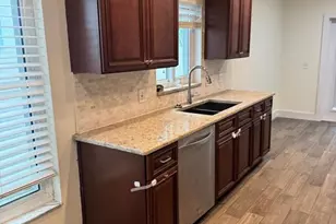 7920 George Washington Ln, Tampa, FL 33637 - Photo 9