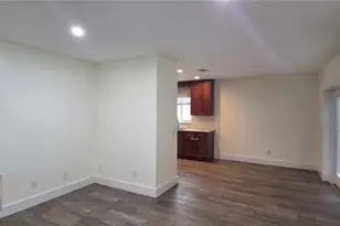 7920 George Washington Ln, Tampa, FL 33637 - Photo 9