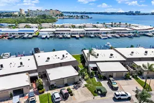 594 Boca Ciega Point Blvd N, Saint Petersburg, FL 33708 - Photo 27