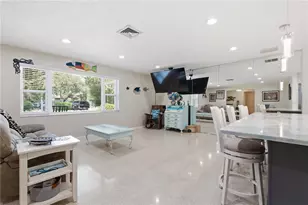 2015 Park St N, Saint Petersburg, FL 33710 - Photo 9