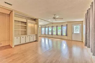 35207 Makenzie St, Zephyrhills, FL 33541 - Photo 13