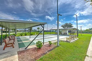 35207 Makenzie St, Zephyrhills, FL 33541 - Photo 39