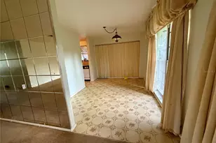 6810 Eden Ln, Tampa, FL 33634 - Photo 3