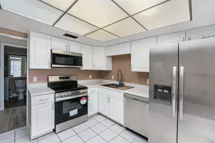 8719 Cove Ct, Tampa, FL 33615 - Photo 13
