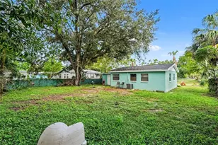 2433 S Ramona Cir, Tampa, FL 33612 - Photo 15