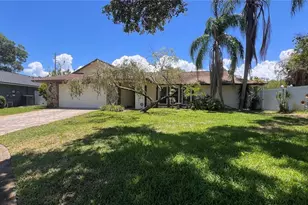 10007 Linden Pl Dr, Seminole, FL 33776 - Photo 9