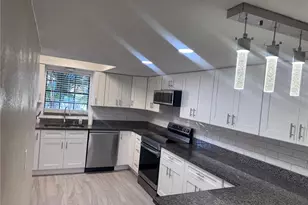 3418 Sunrise Villas Ct N, Tampa, FL 33614 - Photo 9