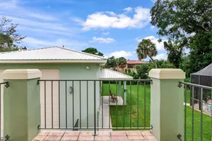 6930 Bougainvilla Ave S, Saint Petersburg, FL 33707 - Photo 37