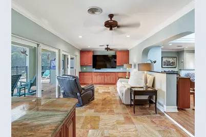 6930 Bougainvilla Avenue S, Saint Petersburg, FL 33707 - Photo 15