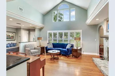 6930 Bougainvilla Avenue S, Saint Petersburg, FL 33707 - Photo 13