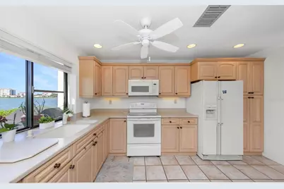 5650 Escondida Boulevard S, Saint Petersburg, FL 33715 - Photo 19