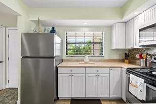 10190 Imperial Point Dr W, Largo, FL 33774 - Photo 9