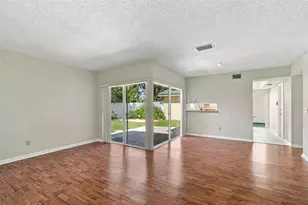 4830 Grove Point Dr, Tampa, FL 33624 - Photo 11