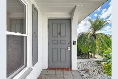 905 Bluewater Drive, Sun City Center, FL 33573 - Photo 5
