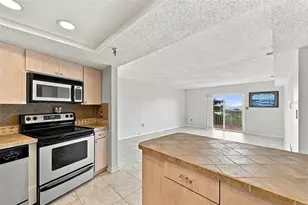7430 Sunshine Skyway Ln S, Saint Petersburg, FL 33711 - Photo 5