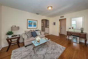 1037 18th Ave N, Saint Petersburg, FL 33704 - Photo 5