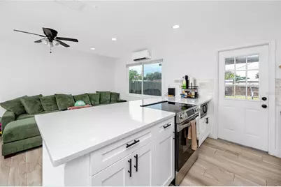 5735 Burlington Avenue N, Saint Petersburg, FL 33710 - Photo 15