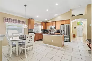 6805 Bluff Meadow Ct, Wesley Chapel, FL 33545 - Photo 7