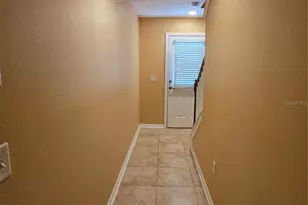 2425 Middleton Grove Dr, Brandon, FL 33511 - Photo 5
