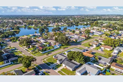 1002 Pine Ridge Circle, Brandon, FL 33511 - Photo 9