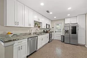 4601 W Hawthorne Rd, Tampa, FL 33611 - Photo 7