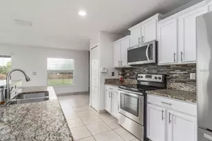 7704 Maroon Peak Dr, Ruskin, FL 33573 - Photo 7