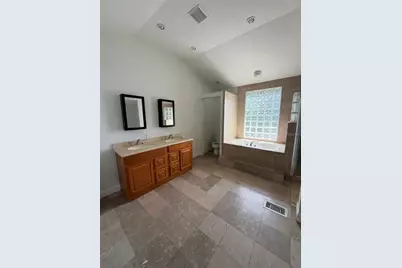 511 E Hugh Street, Tampa, FL 33603 - Photo 9