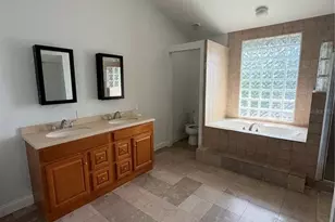 511 E Hugh St, Tampa, FL 33603 - Photo 9