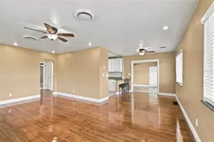740 64th St N, Saint Petersburg, FL 33710 - Photo 7